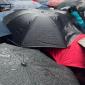 بارش شدید باران در محل مراسم افتتاحیه +فیلم