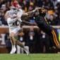 Mateer runs for decisive TD, leads No. 18 Oklahoma over No. 14 Tennessee 33-27