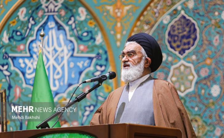 امام جمعه قم: مسائل معیشتی نباید در برنامه‌های توسعه‌ای مغفول بماند